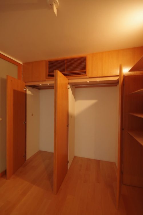 ベッドルームのクローゼット