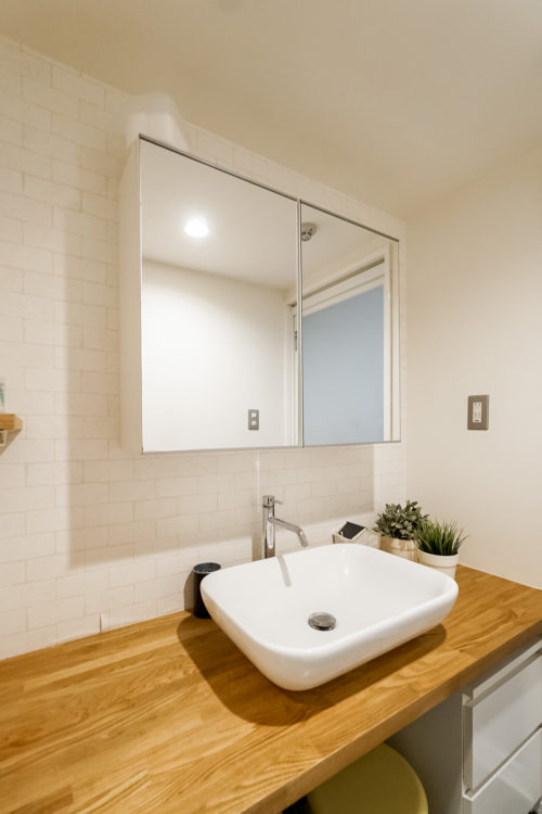 洗面台、シンプルでさわやか