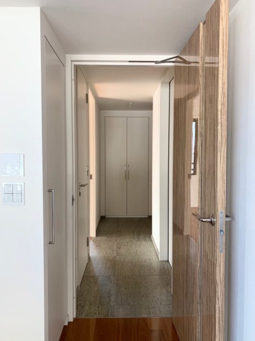 LDKから玄関への廊下
