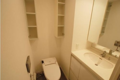 トイレ、洗面室