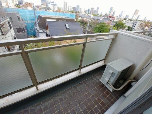 2部屋をつなぐバルコニー