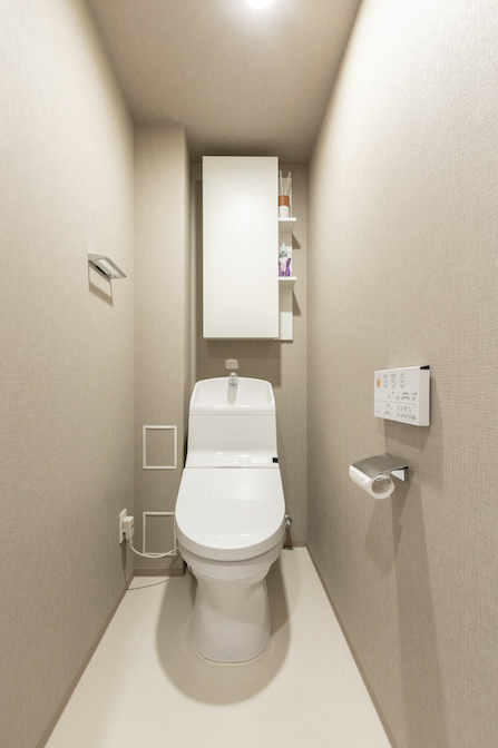 トイレ、収納棚付き、ウォシュレットトイレ