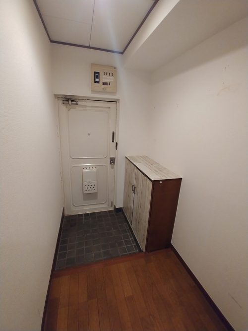 シューズボックス付きの玄関