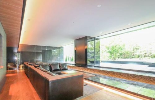 コンシェルジュサービス、宅配ボックス、各階に24時間ゴミ出し可能なゴミ置場あり