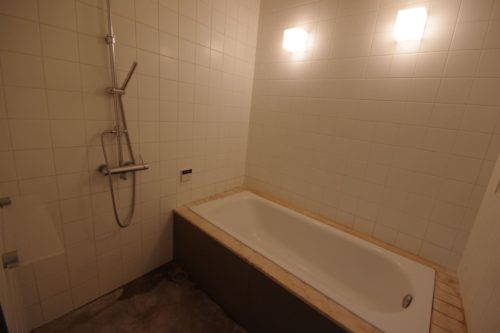 暖房乾燥機付きの浴室