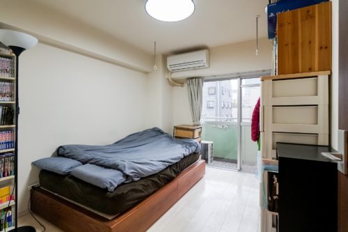 ベランダに面した日当たりの良い洋室5.8帖