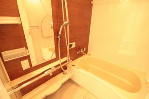 浴室。オートバス、追炊機能、浴室暖房乾燥機つきで快適です。