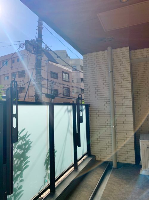 洋室とキッチンから、南向きのバルコニーへ出られます。