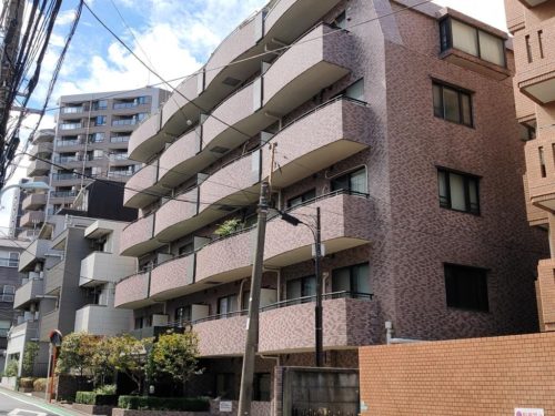 外観、正面右側より