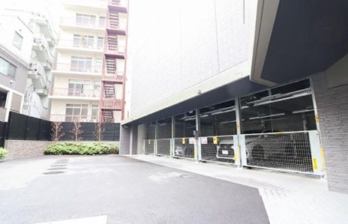 駐車場・前が広くなっているので、停めやすそうですね。