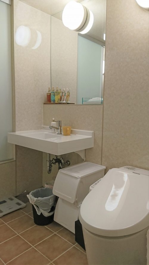 シンプルで清潔感のある洗面室