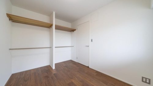 ベッドルーム5.9帖、収納スペースあり